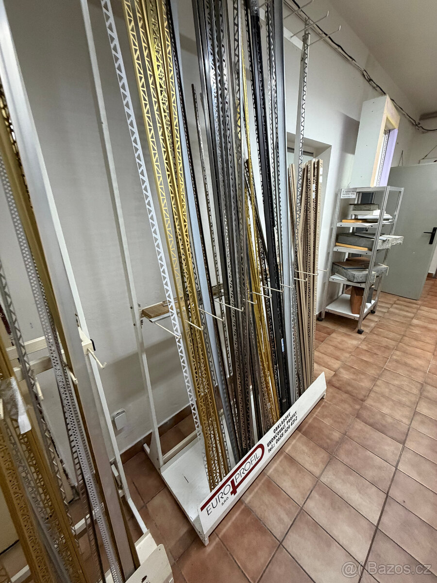 Soubor materiálu (PVC profily, hliníkové profily - 14