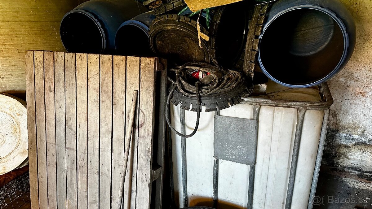 NEREZOVÉ - KAMENINOVÉ - PLASTOVÉ - NÁDOBY - 1000L - 6000L - 14