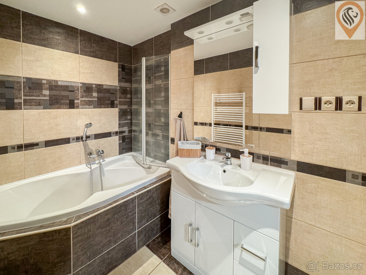 Pronájem prostorného a světlého bytu 3+1 po kompletní s gará - 14