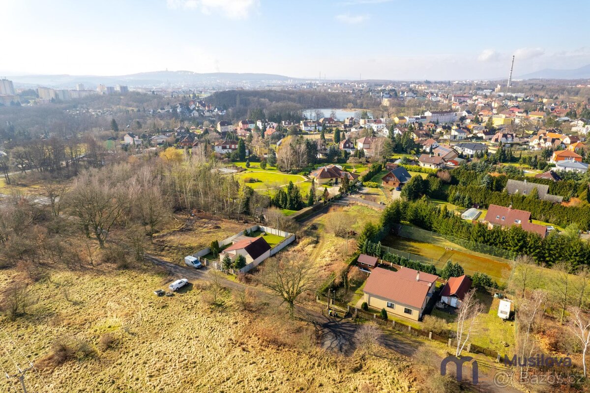 Prodej stavebního pozemku 1738 m2 - 14