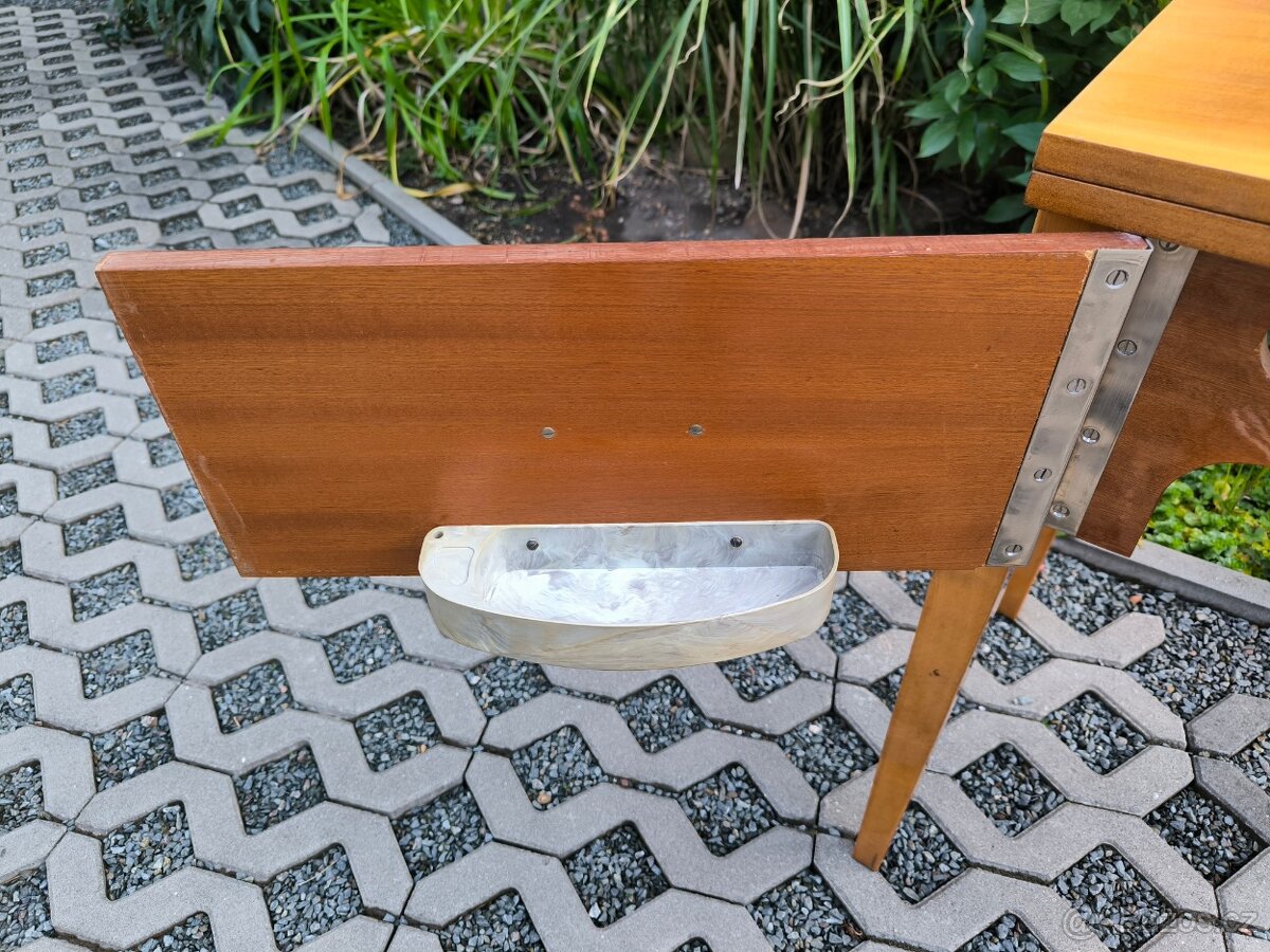 Elektrický šicí stroj Lucznik 415 TUR 2 se stolkem - 14