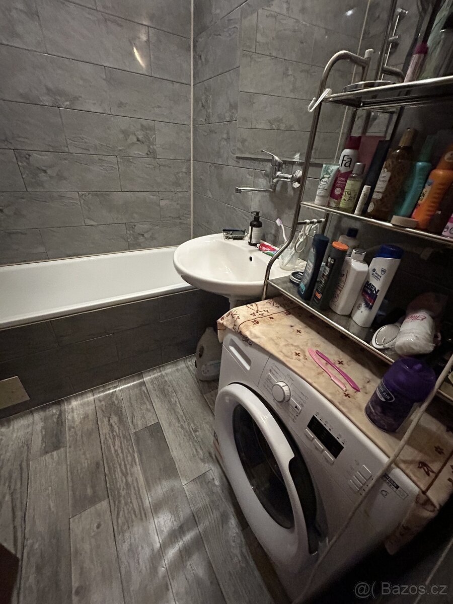 Prodej vyčleněné bytové jednotky v RD s parkovacími místy a - 14