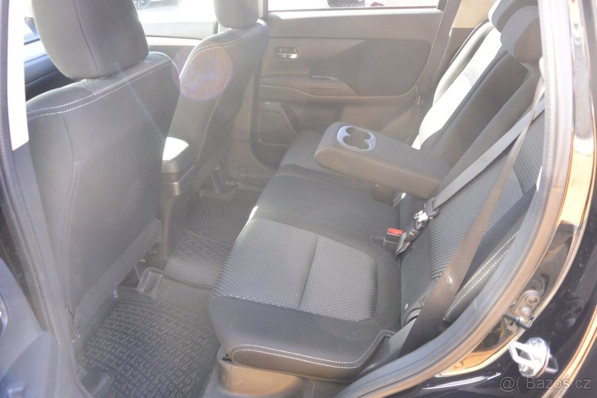 PRODÁM Mitsubishi Outlander 2.2 DI-D 4WD INTENSE, AUTOMAT - 14