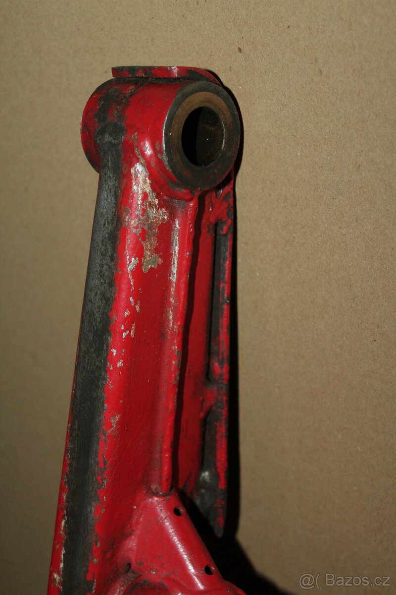 ČZ 125/519 Kyvná vidlice - 14