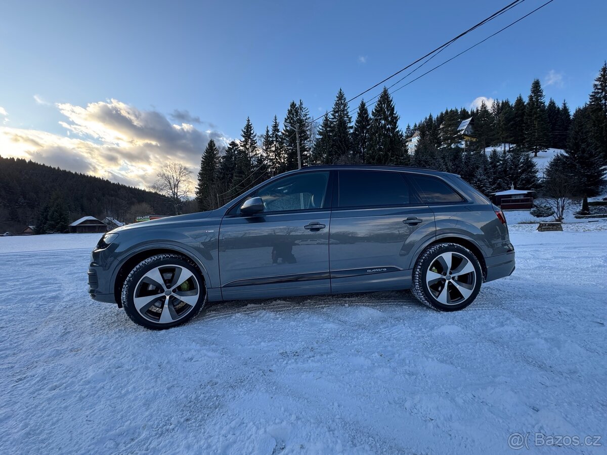 Audi Q7 S/S line, black edition, 8 TT, 7 míst - 14
