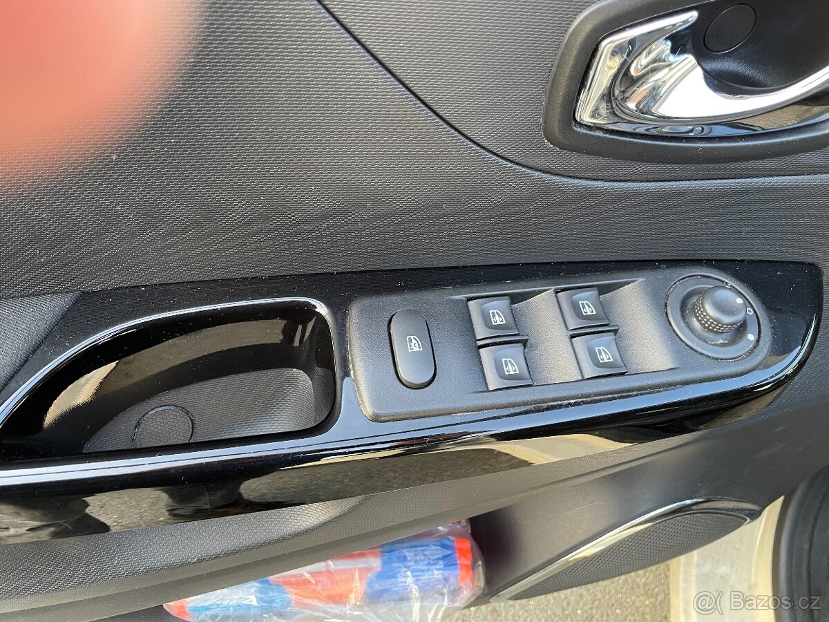 Renault Captur 0,9 Tce 66 kW - 14