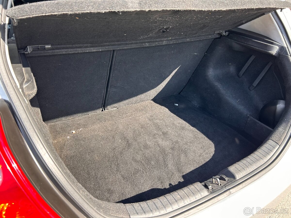 Kia Ceed 1.4 16V, ČR - havarovaný - 14