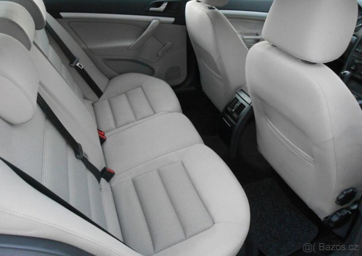 Škoda Octavia 1,6 i 75 kW DIGIKLIMA Serviska benzín - 14