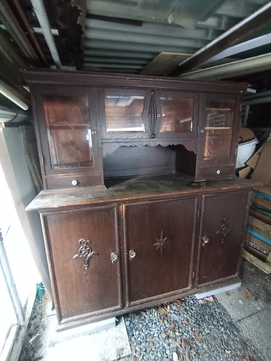 Starožitná kredenc - 14