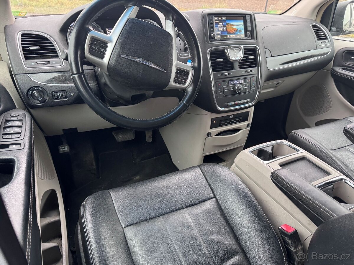 Chrysler Town Country 3,6 RT Penta DVD 2014 - 14
