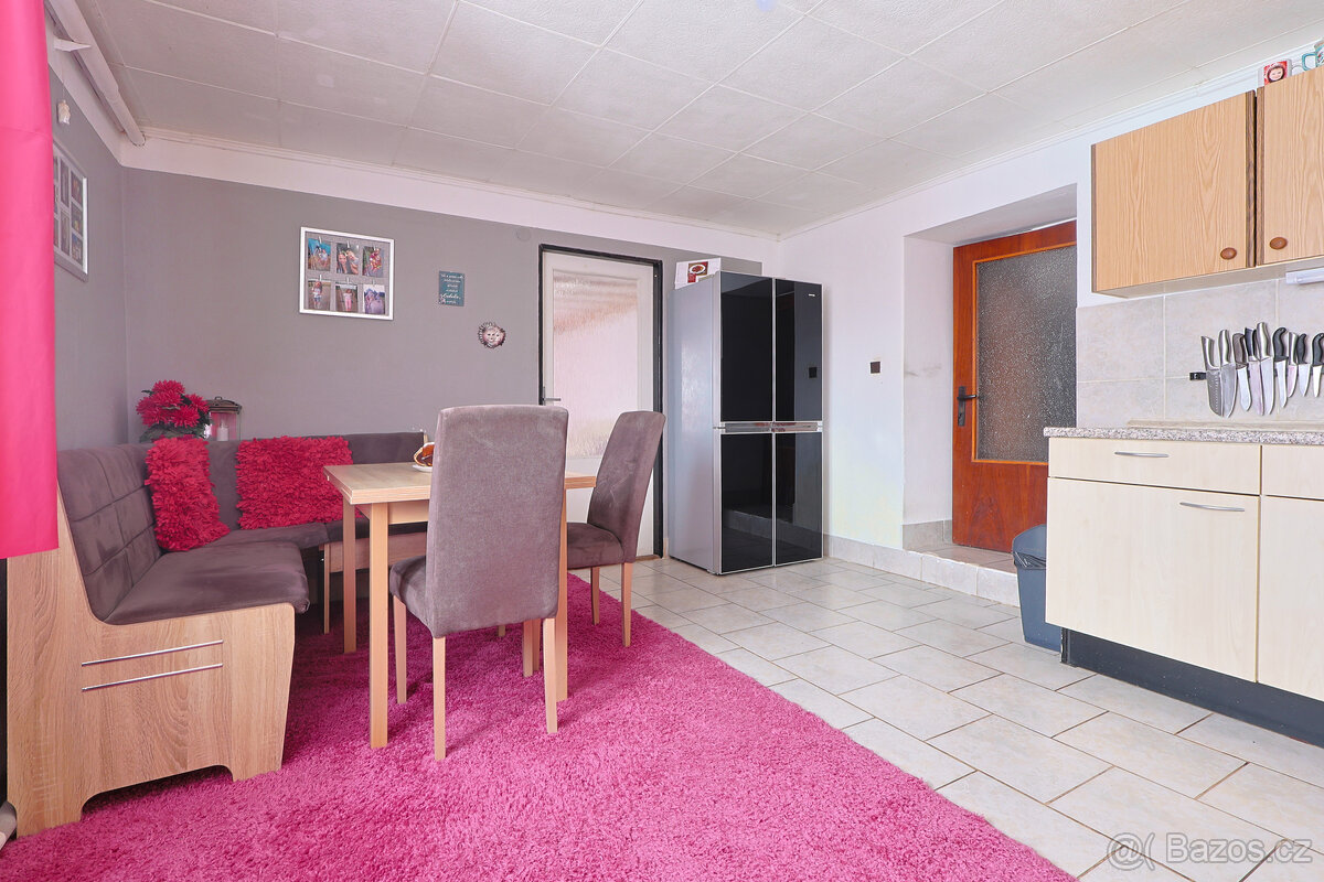 Rozmanitá usedlost s rozsáhlými pozemky 64 544 m² — Rochov u - 14