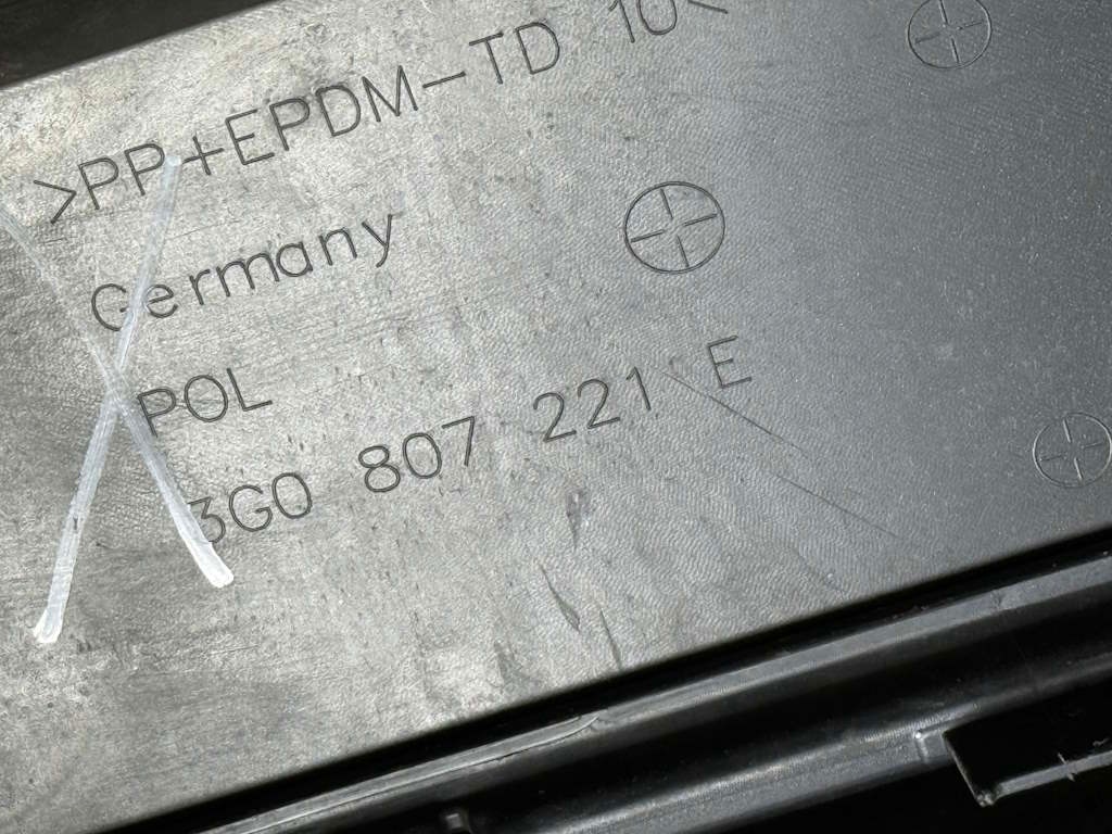 VW PASSAT B8 FACELIFT - náraznik 4xPDC - LC9X - 3G0807221E - 14