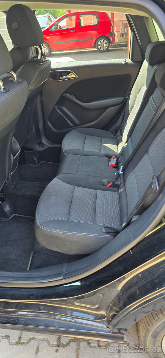 Mercedes-Benz B180, r.v. 2012, nájezd 167000km - 14