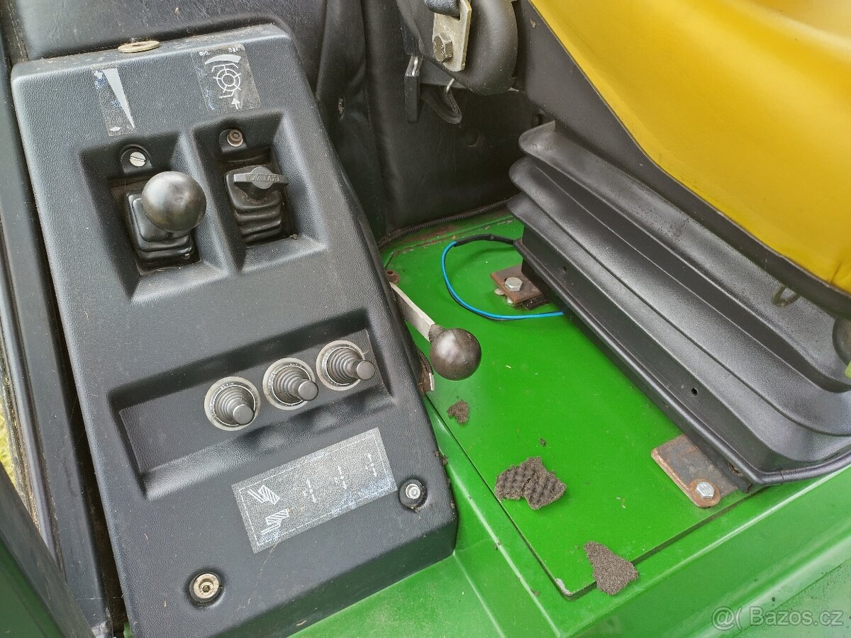 John Deere 1203 vřetenová sekačka - 14