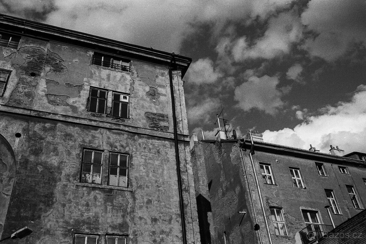 Nikon F3 + objektiv 28mm f/2.8 - 14