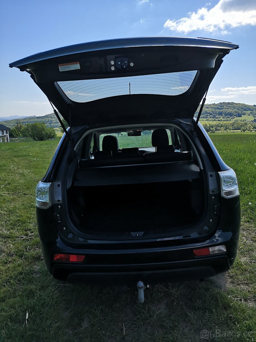 MITSUBISHI OUTLANDER PHEV HYBRID PLNÝ SERVIS - 14