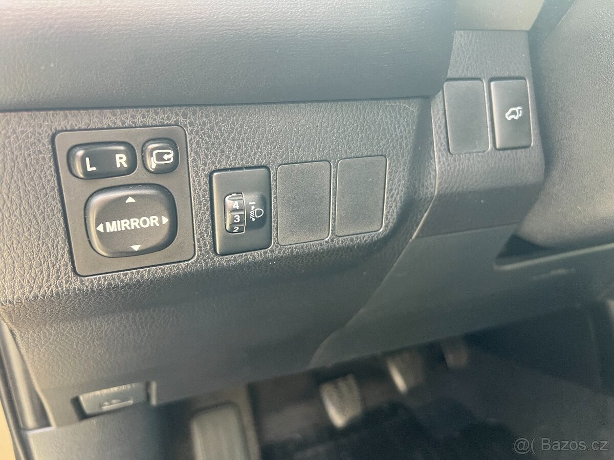 TOYOTA RAV4 2.0D D4D 105 KW,1.MAJ.MANUÁL,TAŽNÉ,NAVI,KAMERA - 14