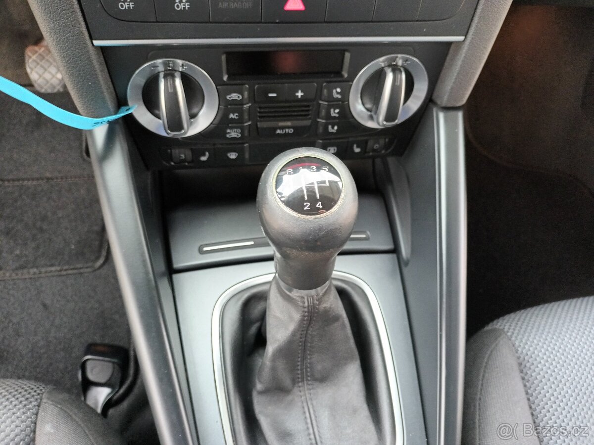 Audi A3 1,6 TDI,XENON,VÝHŘEV, Sportba - 14