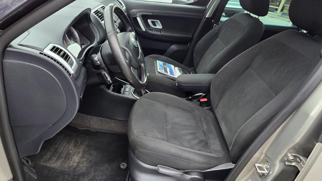 ŠKODA ROOMSTER 1.4 16V YOUNG - 14