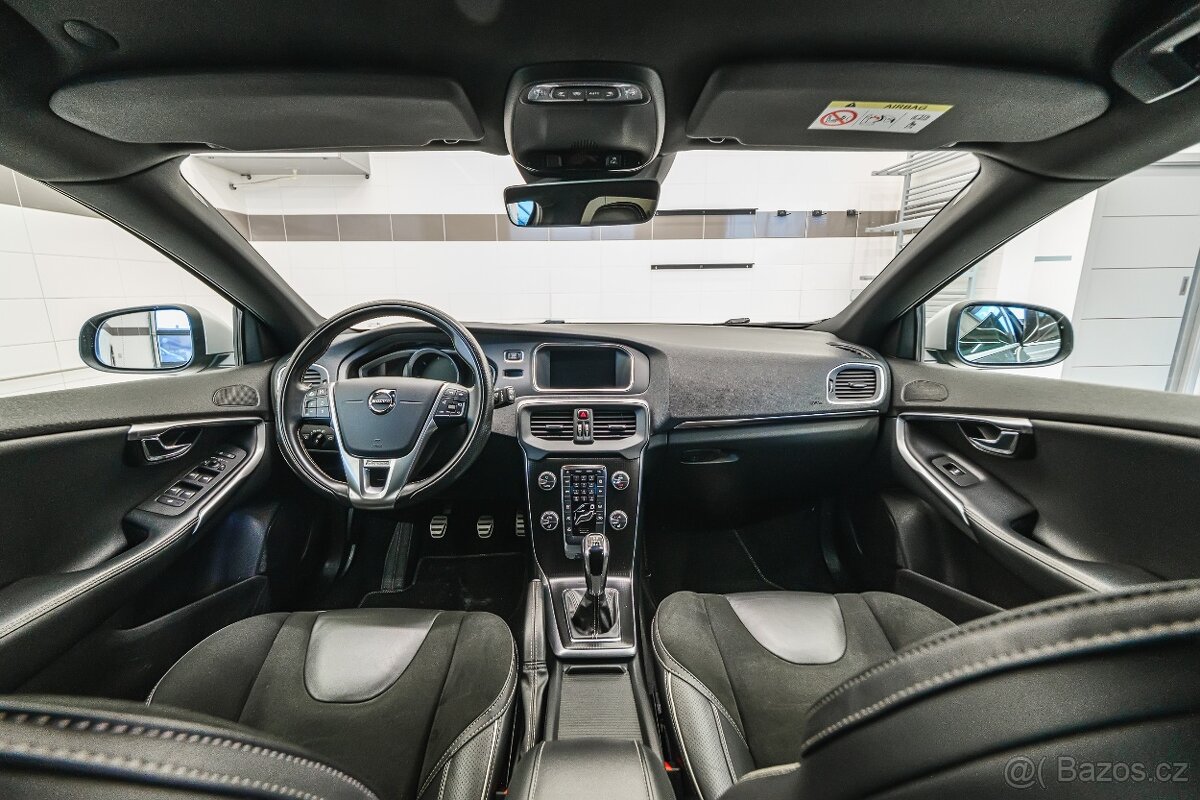 Volvo V40 2018 D3 110kW R-design nez.topení,LED,tažné zař. - 14