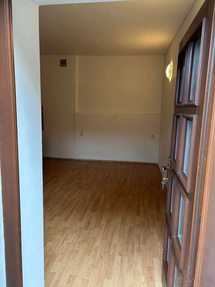 Nabízíme k pronájmu dva byty 2kk v Jemnici. - 14