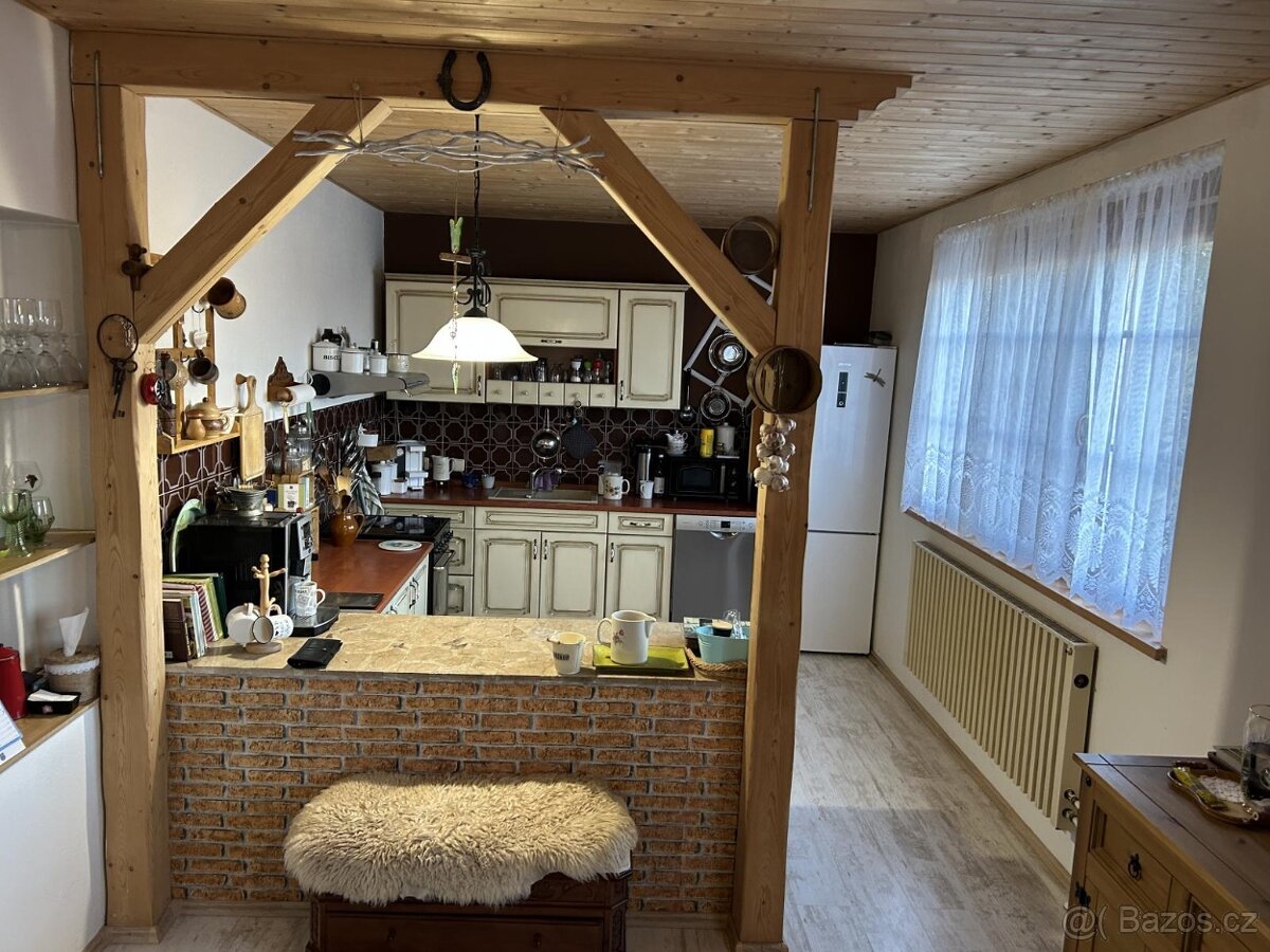 Nabízíme prodej rvícegeneračního domu v obci Jevišovka - 14