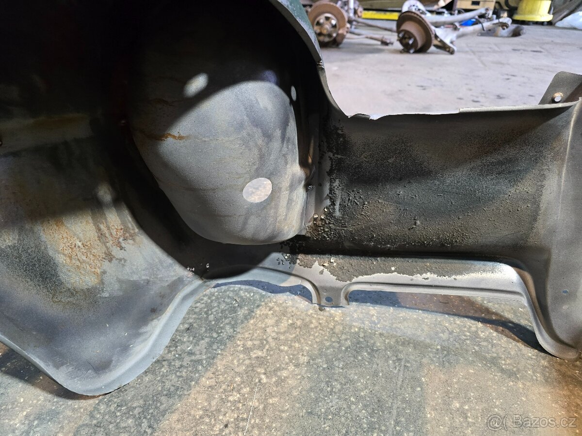 MERCEDES W108 W109 PŘEDNÍ BLATNÍKY PRAVÝ LEVÝ - 14
