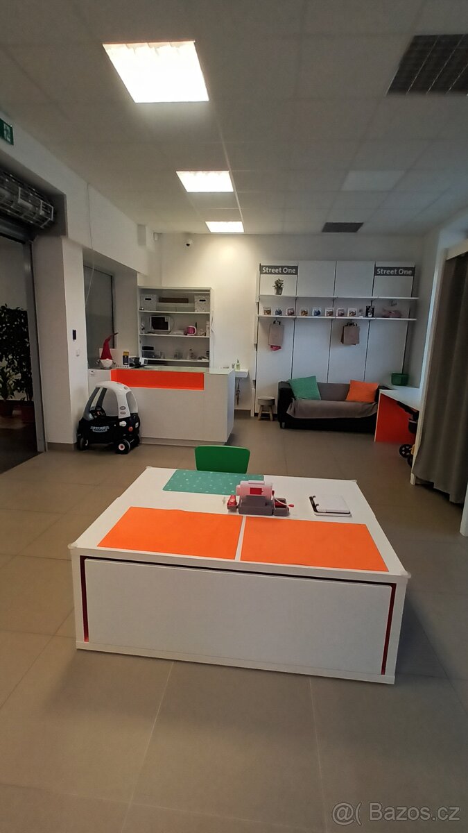 Vybavení prodejny - komplet - 14