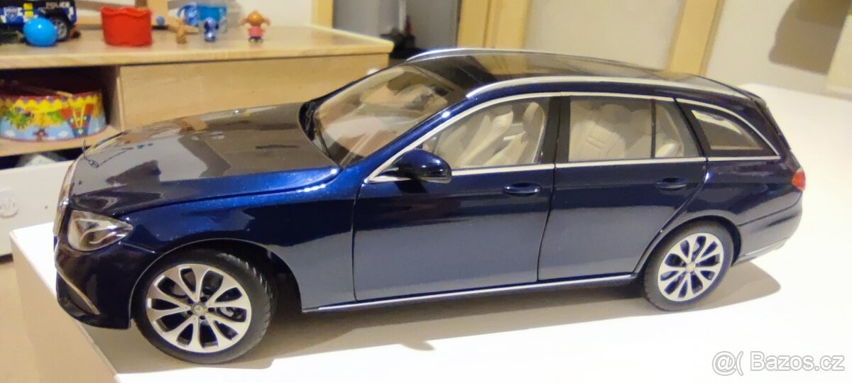 Mercedes-Benz E Klasse 1:18 - 14