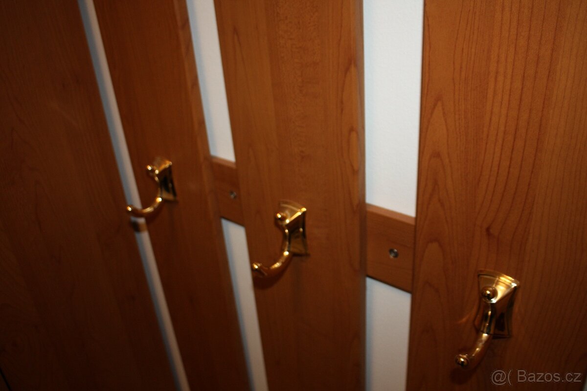 PC stolek + předsíňová stěna + botník + taburet jako nový - 14