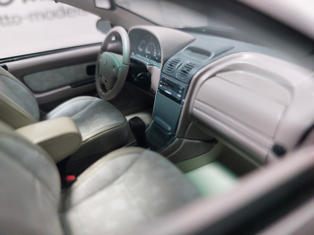 model auta Renault Laguna 1996 Baccara Otto mobile 1:18 - 14