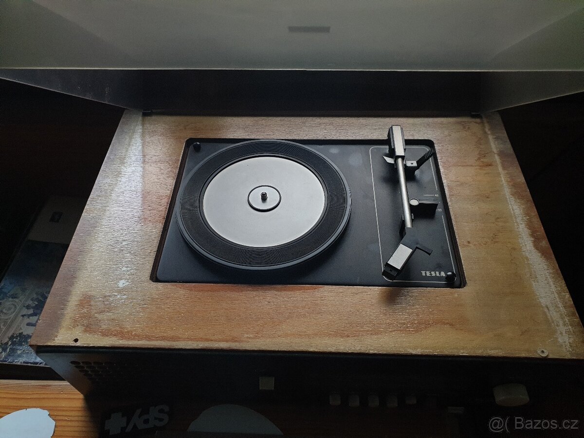 Gramofon Philips, Tesla, Universum - 14