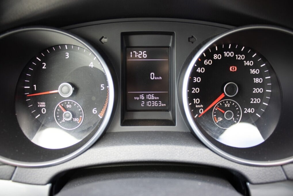 Volkswagen Golf 1.6 TDI z roku 2011 - 14