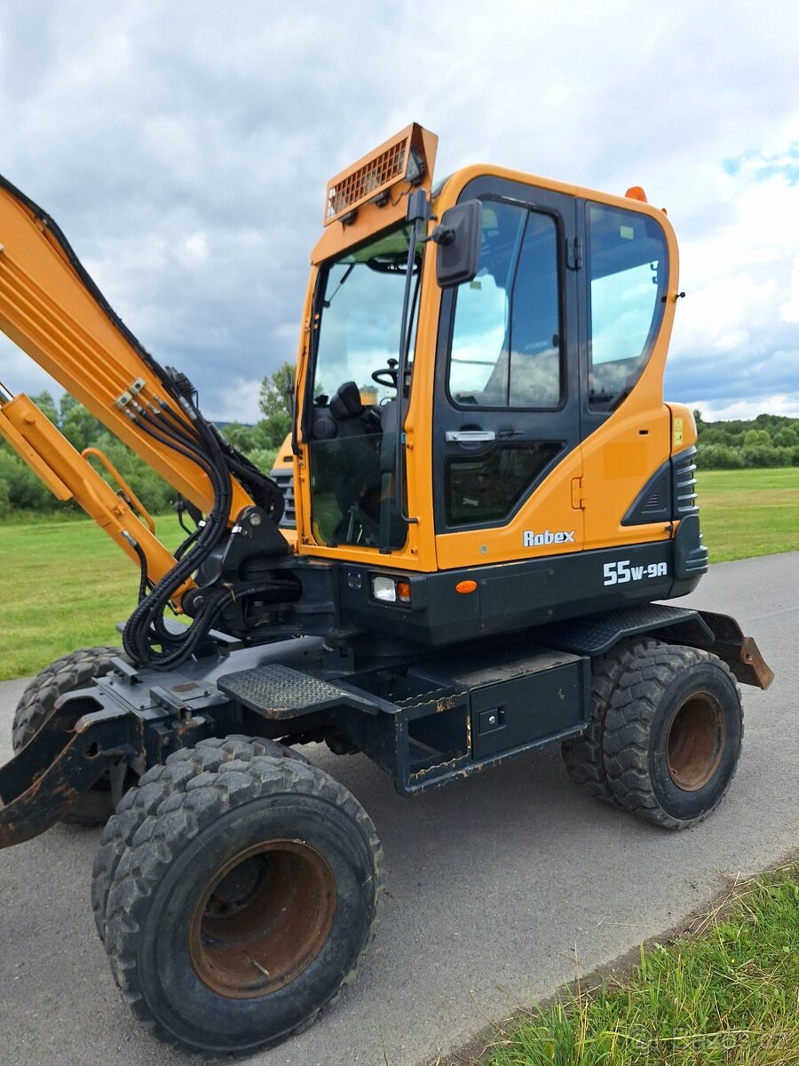 Kolesový otočný bager Hyundai 55w-9a robex - 14