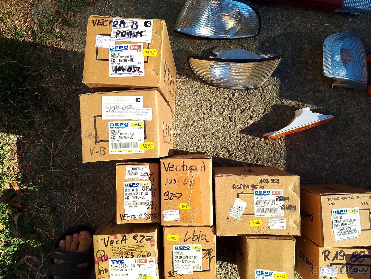 Různé díly kryty blinkrů světel - 14