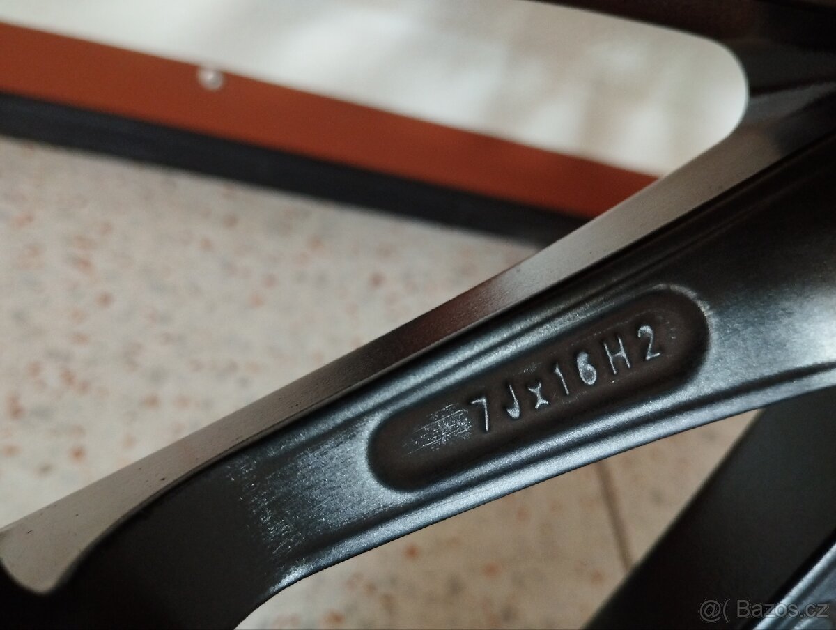 OZ racing Superturismo 4x100 r16x7j ET 42,195/55/16 - 14