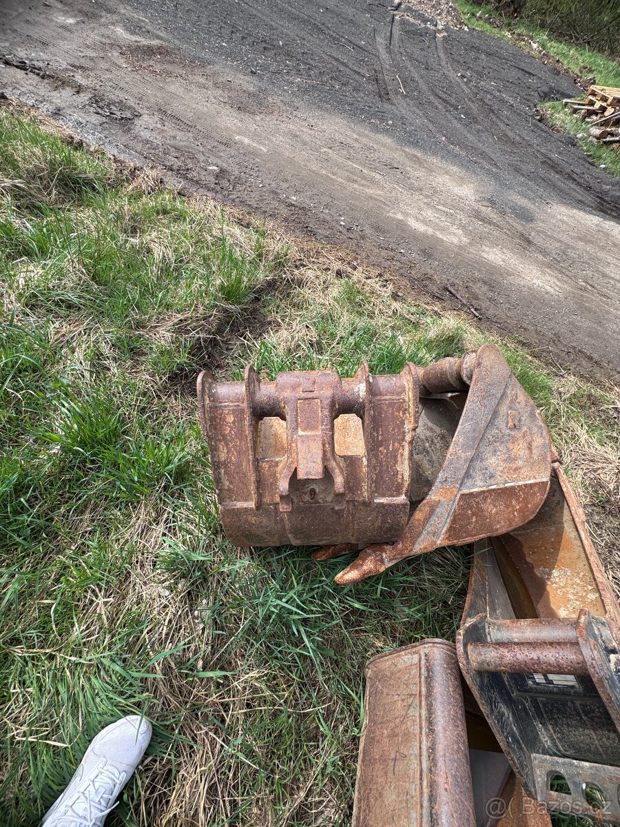 Bagr CAT 305C - 14