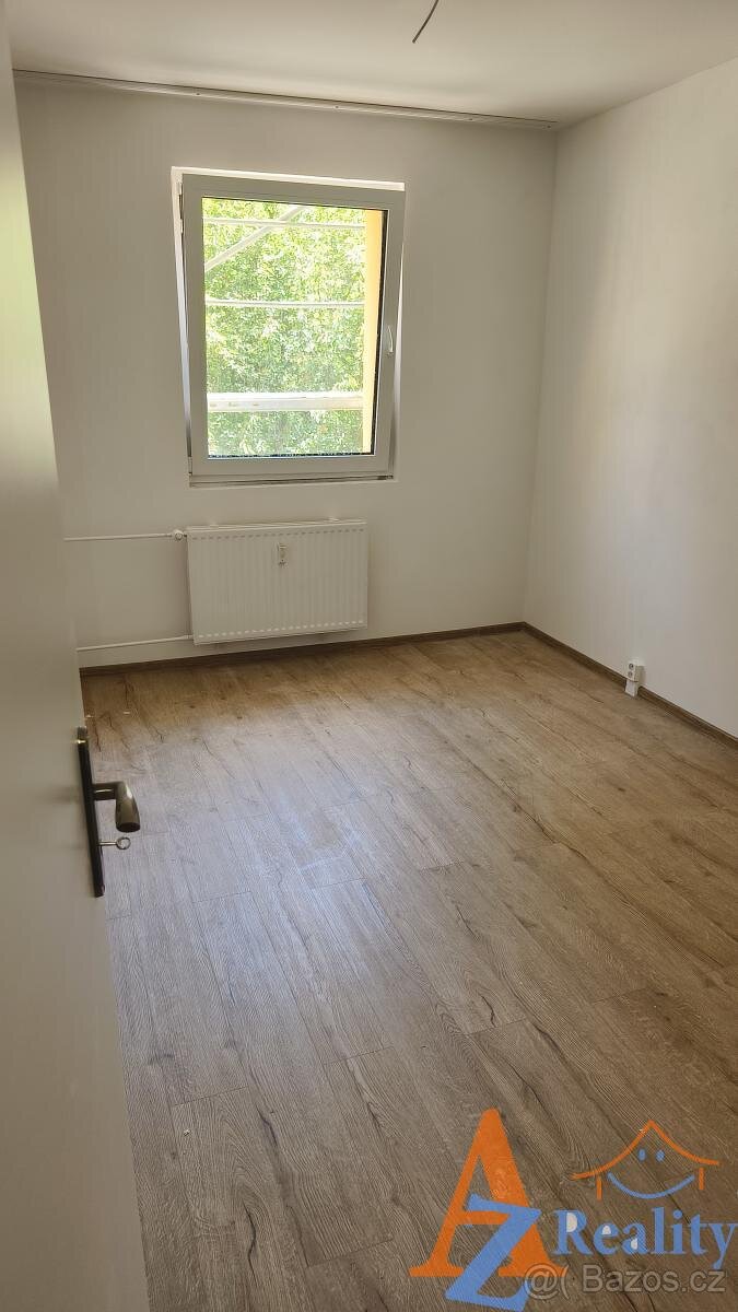 Nabízíme dlouhodobý pronájem bytové jednotky, 3+1/L, v ulici - 14