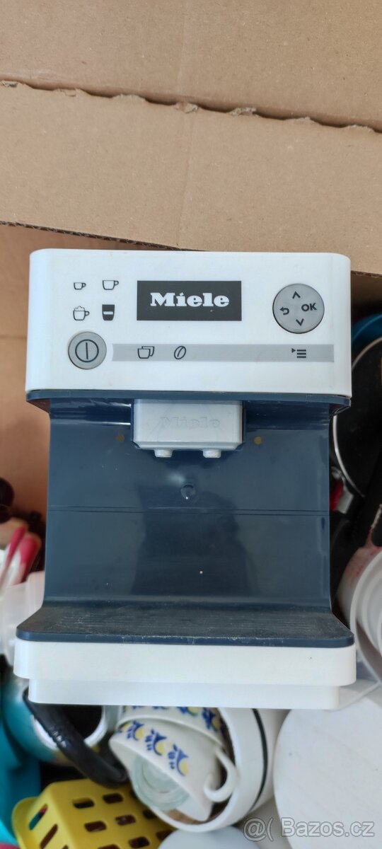 Dřevěná kuchyňka s velkým množstvím příslušenství - 14