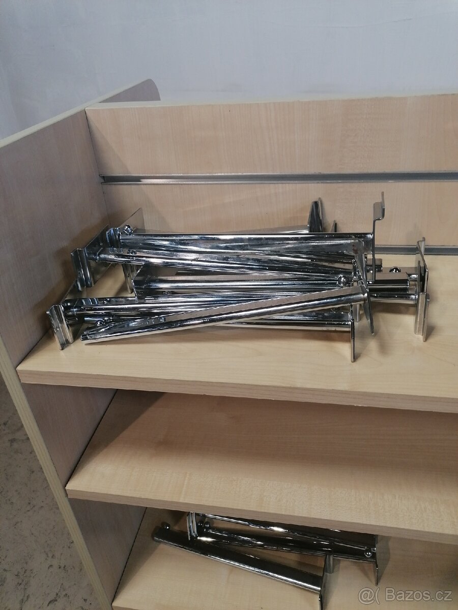 Prodejní 4 straný regál na kolečkách - 14