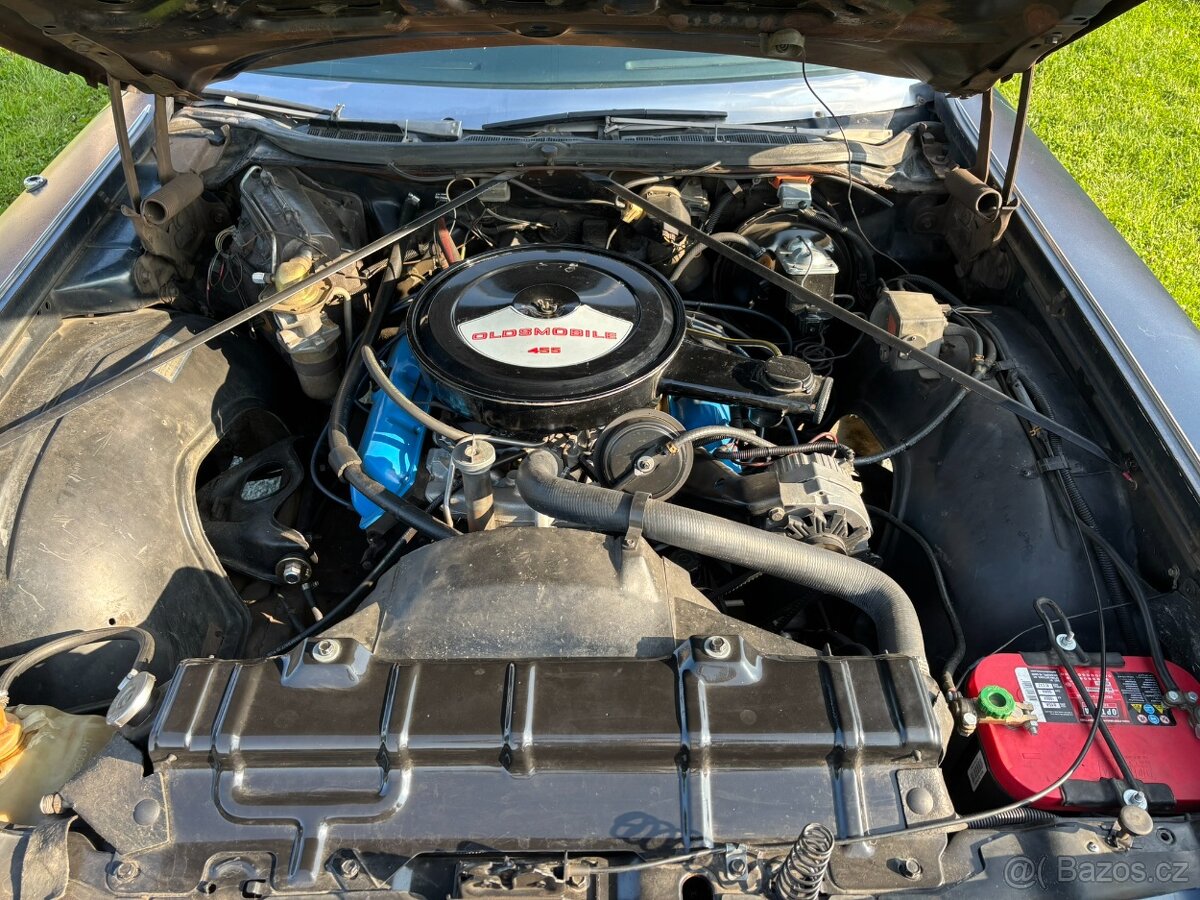 Oldsmobile Ninety-Eight Regency Coupe - 14