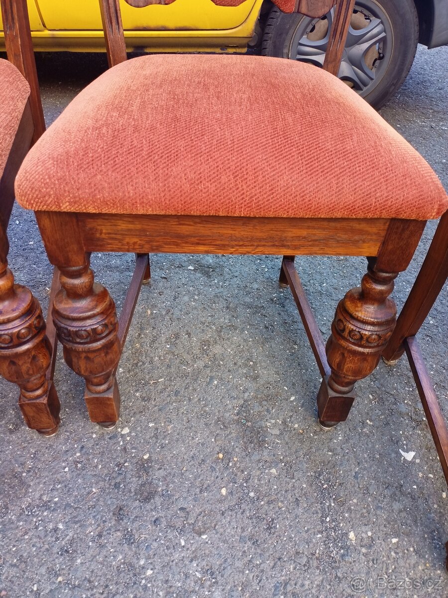 Prodám krásnou antik jídelní sestavu-stůl rozkládací+6 x žid - 14