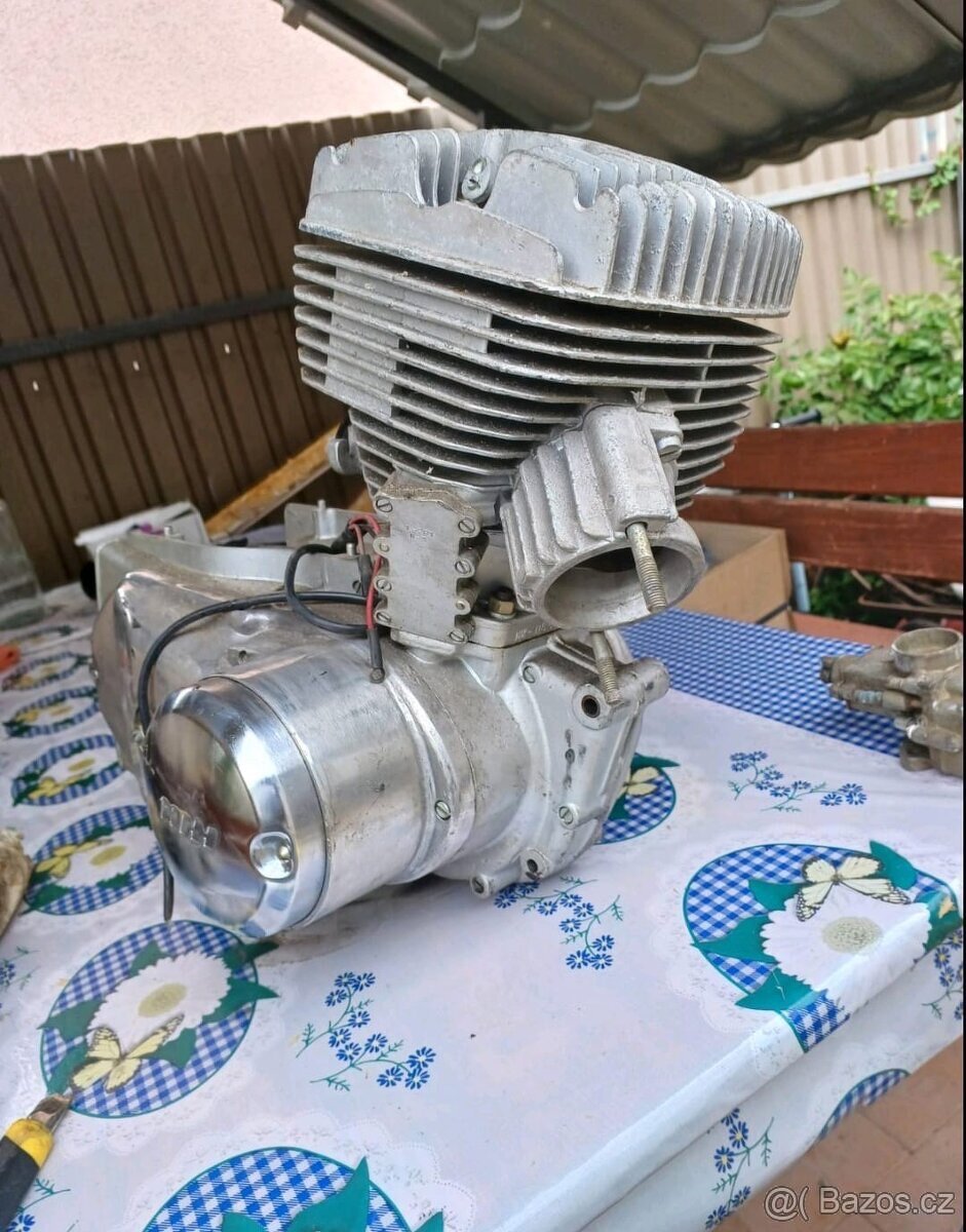 Originální nový motor uloženka IŽ PLANETA IŽ JUPITER IŽ350 - 14