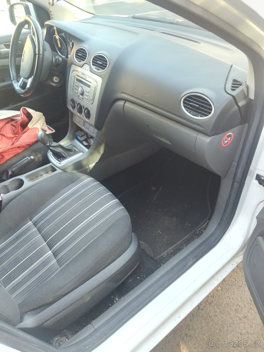 Ford Focus 1.6 benzin 2008 - 14