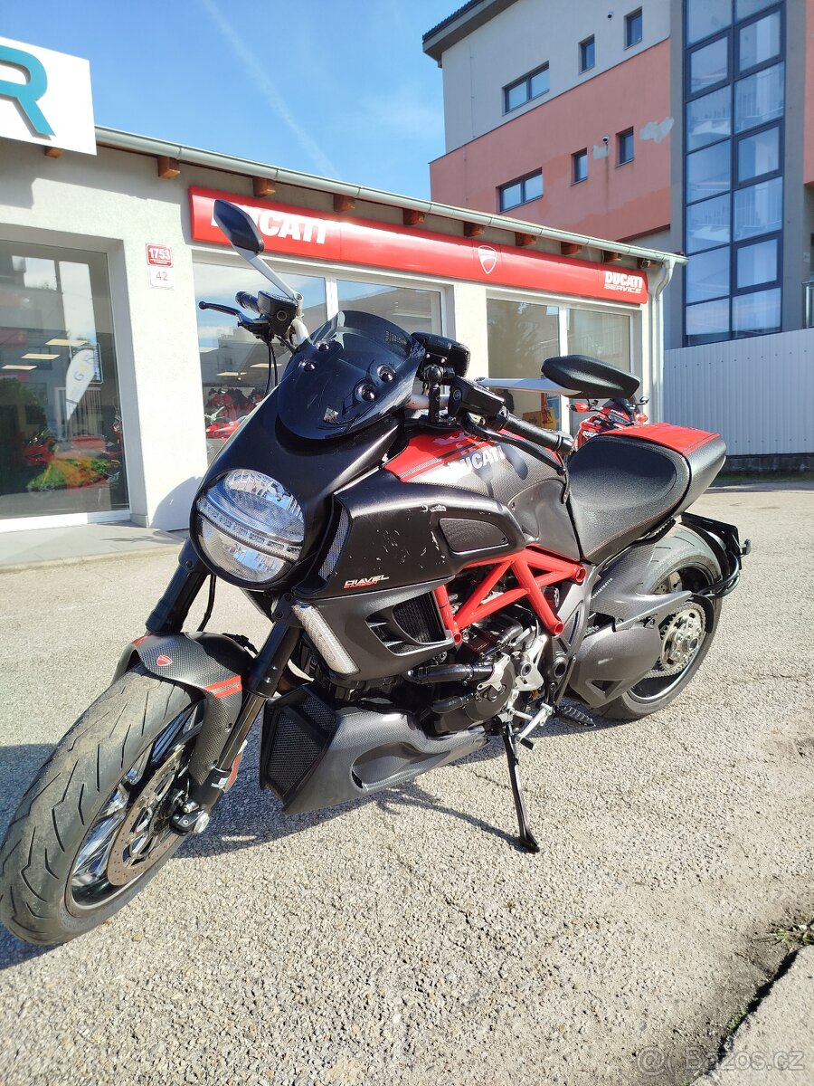Ducati Diavel Carbon Red, ČR, DESMO, NAVIGACE, LADĚNÝ VÝFUK - 14