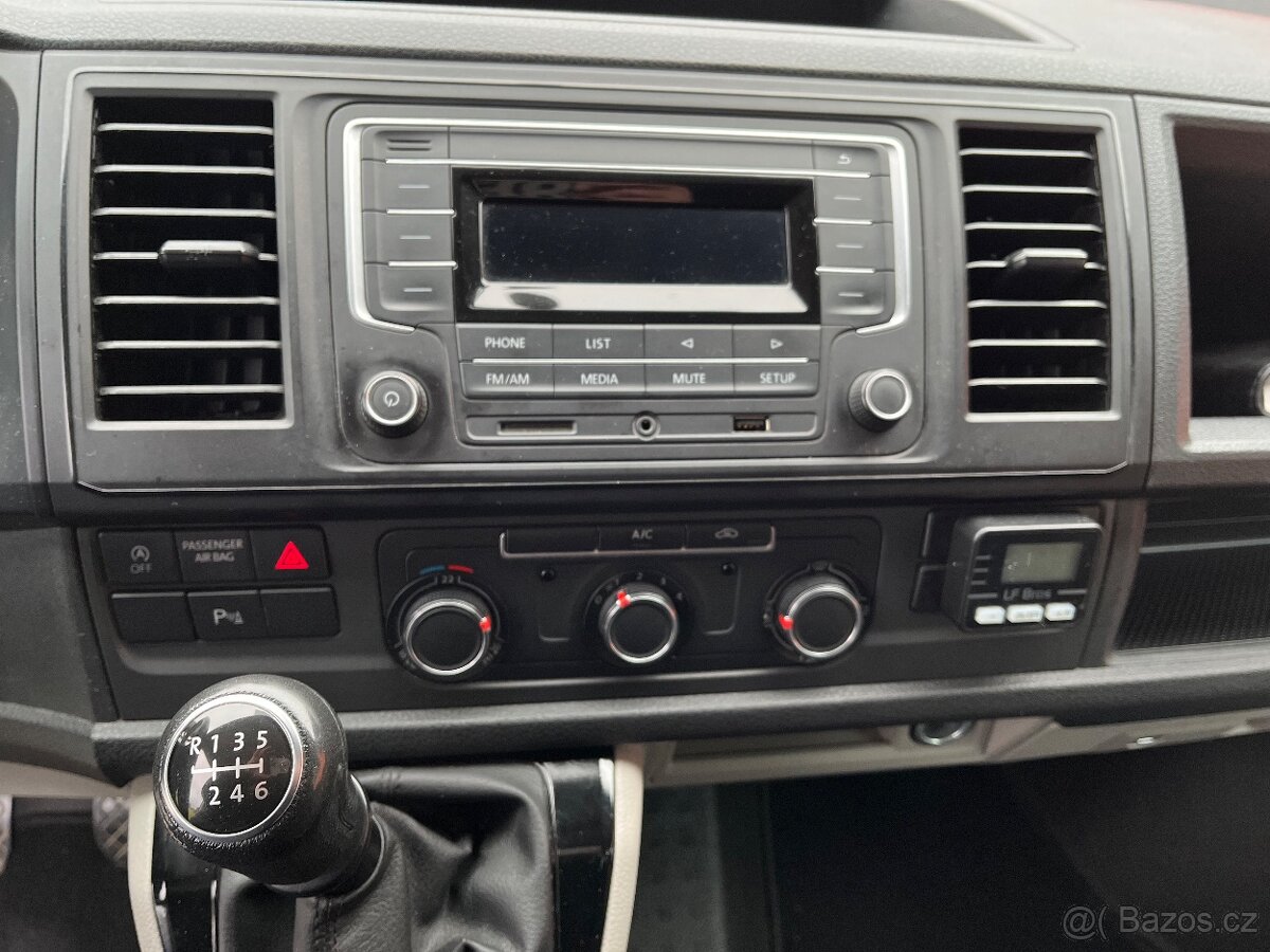 VW Transporter 2.0 TDi 110 kW ČR 5 Míst - 14
