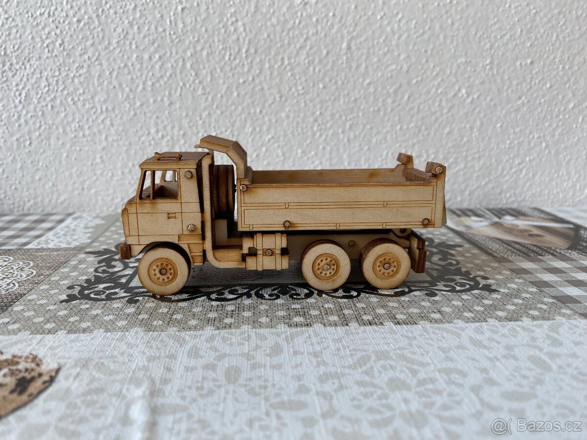 Nový dřevěný model Tatra 815 S3 - 14