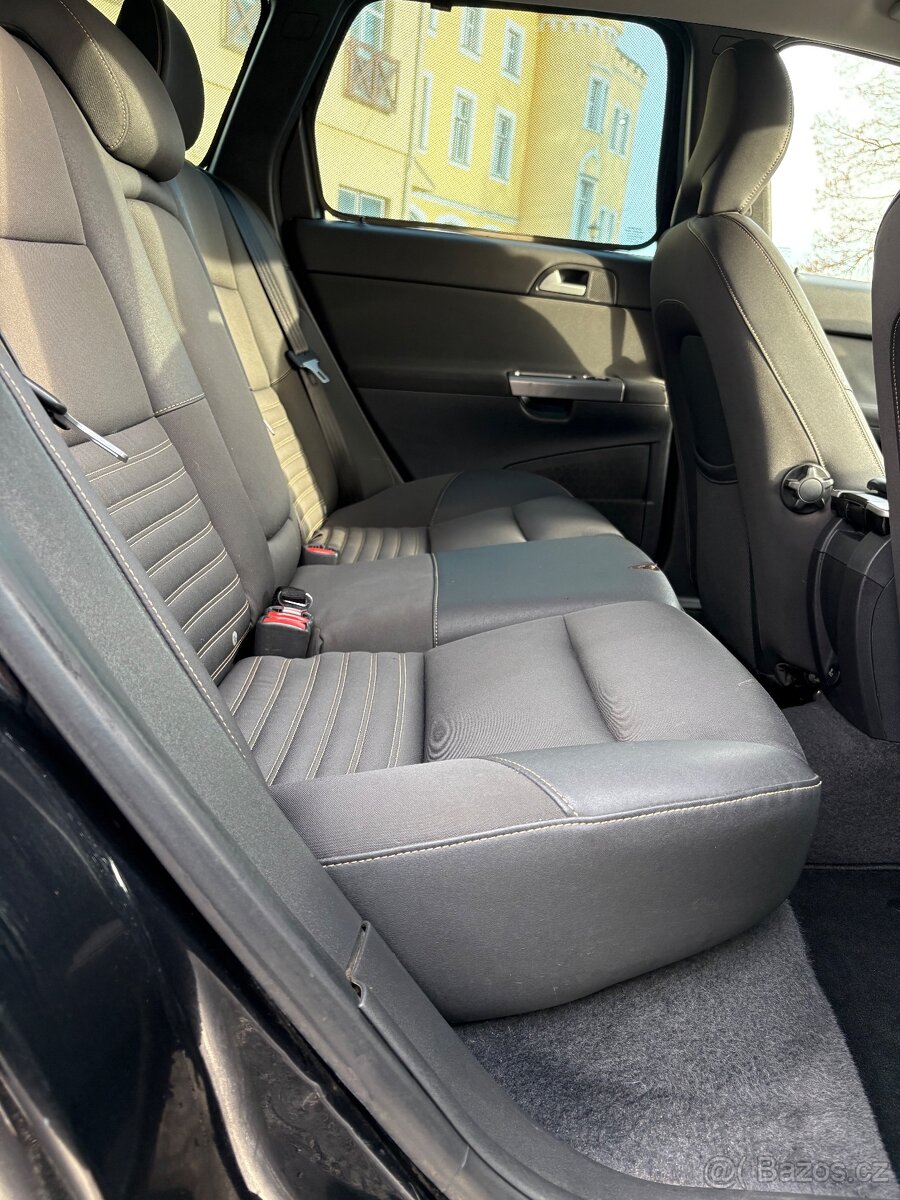 VOLVO V50 2.0i, XENONY, 2.MAJITEL - 14