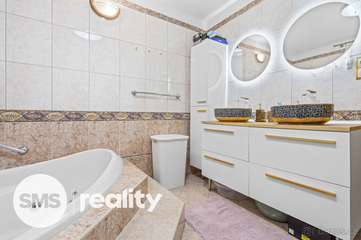 Rodinné sídlo s privátním wellness v prestižní části Ostravy - 14