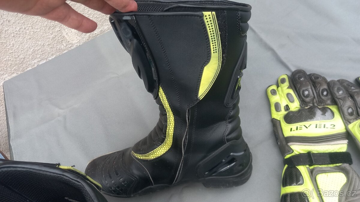 Prodám Triumph 955i RS - 14